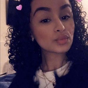 Meet your Posher, Daniela